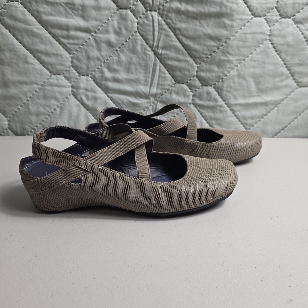 Vaneli Womens Marjory Sling Back Taupe Wedge Sandals Ballet Sandals Sz 6.5M - Picture 2 of 10
